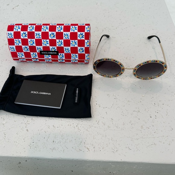 DOLCE & GABBANA ROUND SUNGLASSES - Picture 5 of 16